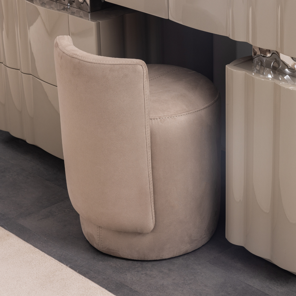BUGATTI Pouf W. Leaning